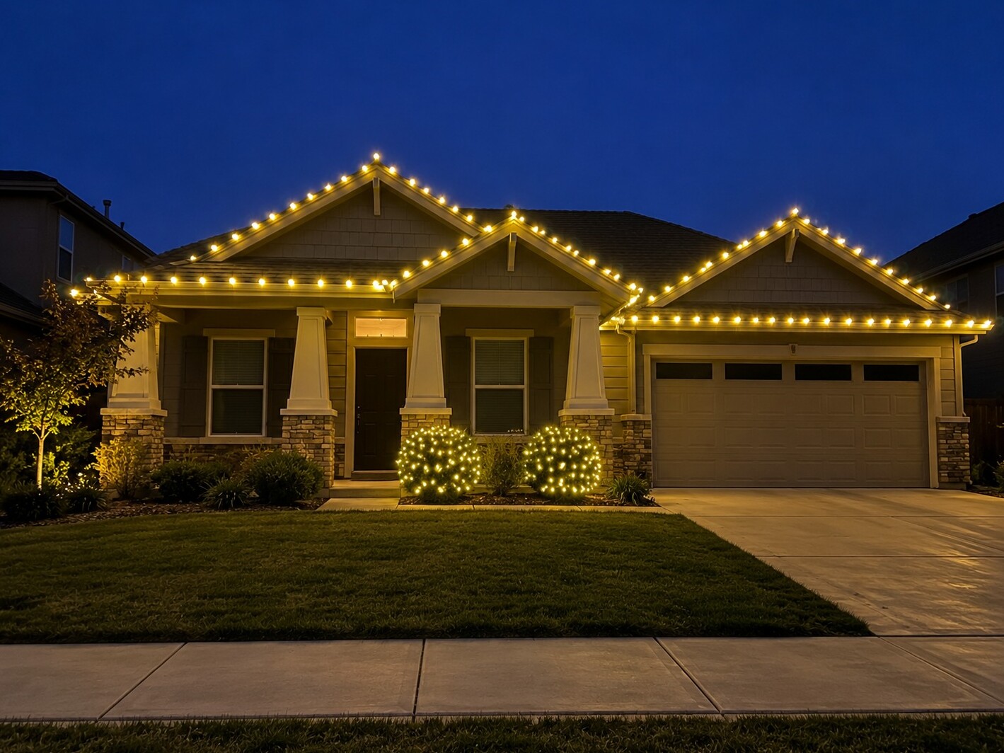 Christmas light installers in Granite Bay, CA: craftsman dusk c9 roofline warm white